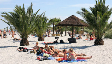 bløde bryster store bryster på stranden bløde bryster store bryster på stranden