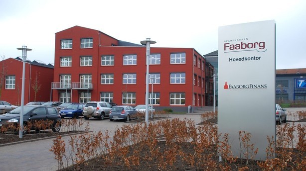Bank-fond forhandler salg af tyngende ejendomme