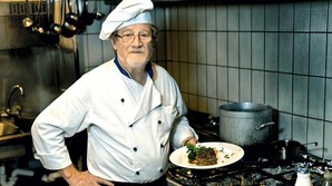 Pavens kok g�r til bekendelse