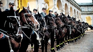 Til hest i Hendes Majest�ts tjeneste