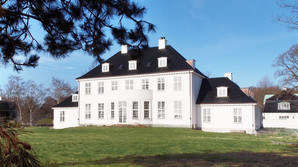 Privat Strandvejs-luksus folder sig ud