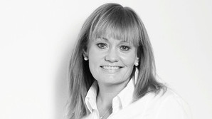 Porcel�ns-direkt�r tager l�bet�jet med p� job