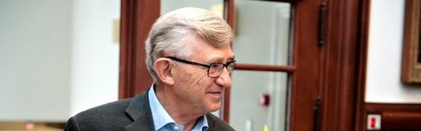 S�ren Krarup: Efterl�nnere g�r sig selv til grin