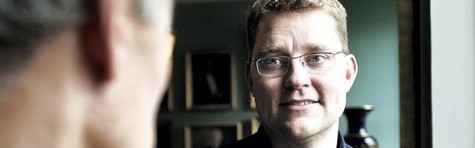 Thorning banker R-ordf�rer p� plads