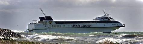 Milliard�r vil k�be Mols-linien for en slik