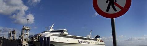 Passagerne forlader Mols-linien