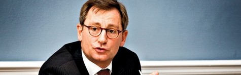 Finansr�d: Bankchefer b�r sendes i f�ngsel 