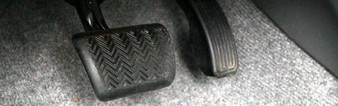 Kvinde sags�ger Toyota for pedalproblemer