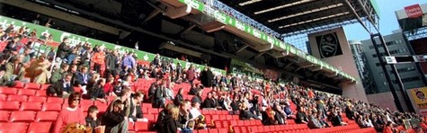 Parken k�mper med tomme t�rne