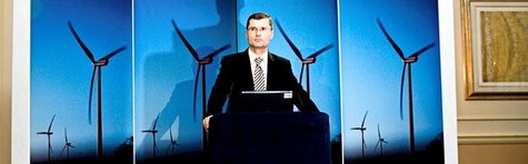 Ditlev Engel sk�rer forretningen til