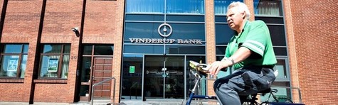 17 sm� banker sl�r storbankerne