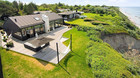 Læs mere Se Munthe Simonsen-designers 13 mio. kroners sommerparadis