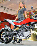 Motorcykelbranchen g�r efter de unge