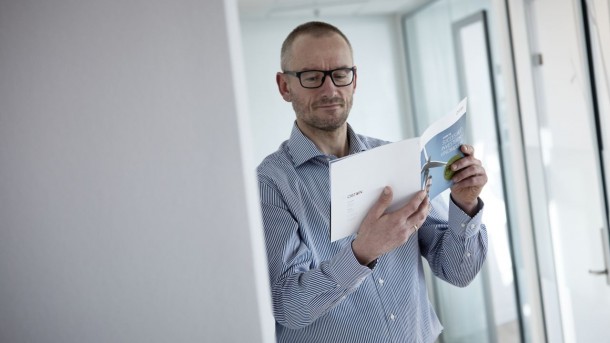 Professionelle investorer satser massivt på alternative investeringer - ny guide viser dig, hvordan du også får del i solide afkast fra investering i vindenergi