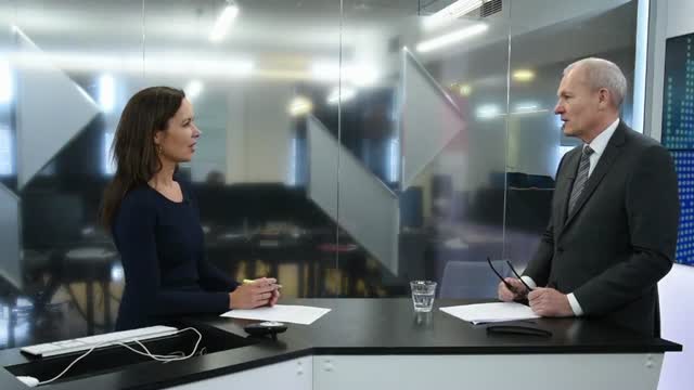 Aktierne rasler fortsat ned - Jens Løgstrup sidder på spring til at købe disse aktier...