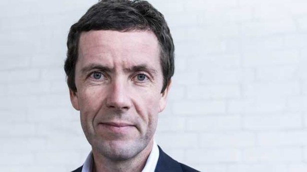 "Det, der sker, er, at du åbner op for Outlook, går ind i kalenderen og trykker control + alt og så delete på tastaturet"
