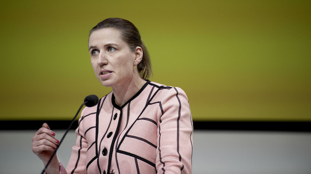 Frederiksen vil gå solo: Højere skat på Google og Facebook