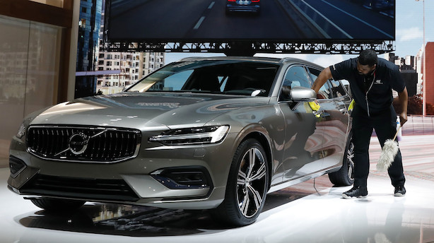 Internationale avisuddrag: Volvo advarer mod selvkørende biler, Apple står foran stort strategiskifte, Uber tæt på kæmpe opkøb
