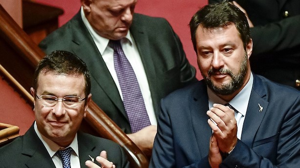 Italiens regering vinder afgørende tillidsafstemning