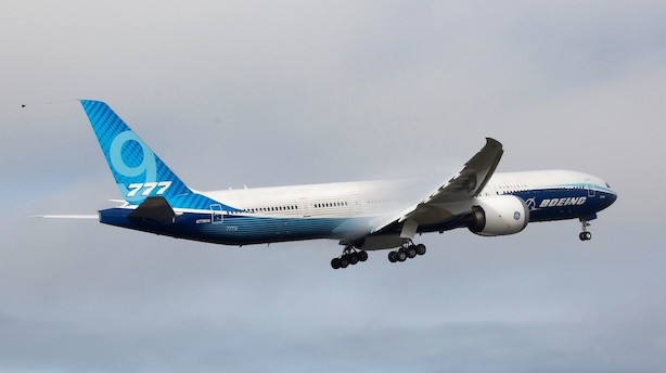 Boeings største nyproducerede fly har gennemført sin første tur