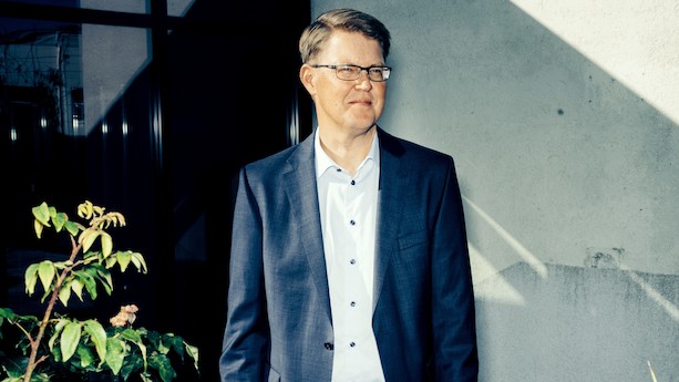 Rockwools topchef arbejder aldrig om aftenen og holder en hård rejsedisciplin: "Det er ikke godt for nogen, hvis jeg kommer hjem og klager over jetlag"