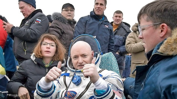 Rekord-astronaut går på pension efter et år i rummet