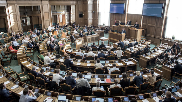 Politikere narres af artikler fra tvivlsomme medier