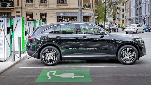 Køen vokser allerede: Ny Mercedes-elbil er det bedste, de har lavet i årevis