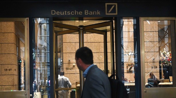 S&P spår risici ved Deutsche Bank-toppens spareplan: Forsinkelser kan hæmme