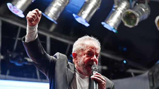 Brasiliens ekspræsident slæbes for retten i skandalesag