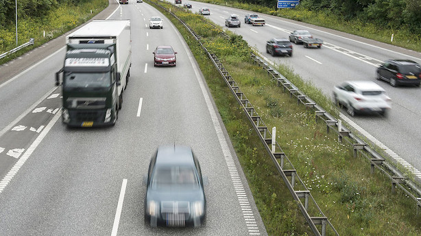 Medier: Regeringen vil lande lynaftale om afgift på biler