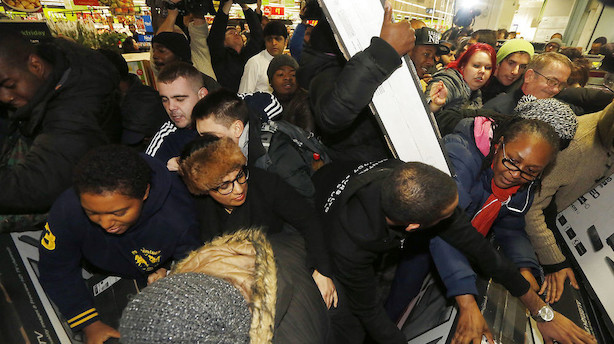 Her er danskernes Black Friday-strategi: Sæt dig til rette i sofaen og vent