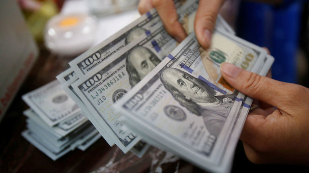 Valuta: Dollar på retur efter fed-signal om stop for stramninger