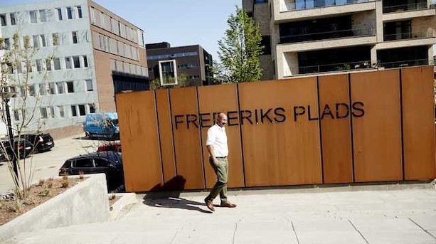 Diskret milliardær reddede ejendomsfirma fra kollaps: Nu vælter millionerne ind