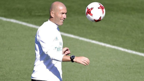 Succestræneren Zidane forlænger med Real Madrid