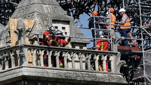 Efterforsker: Kortslutning kan være årsag til Notre Dame-brand