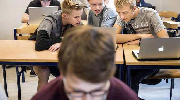 Ekspertudvalg skal få flere unge igennem uddannelse