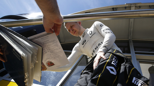 Magnussen runder igen 100 omgange i Formel 1-test