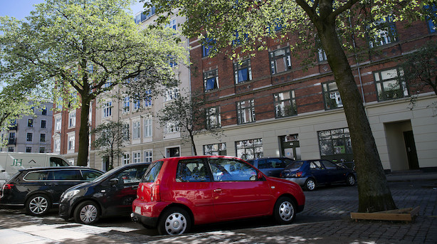 Kommunerne har indkasseret tæt på en milliard på parkeringsbøder og billetter: Her er top 15 over de kommuner der tjener mest på parkering