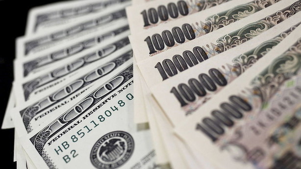 Valuta: Væksturo og storpolitik sender investorerne mod yen