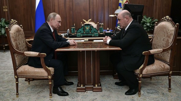 Putin peger på ukendt skattechef som ny regeringsleder