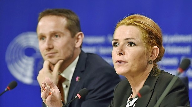 Dansk Industri er bekymret over smykkelovsballade