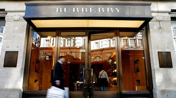 Europa: Burberry straffet i grønt aktiemarked trukket af banker