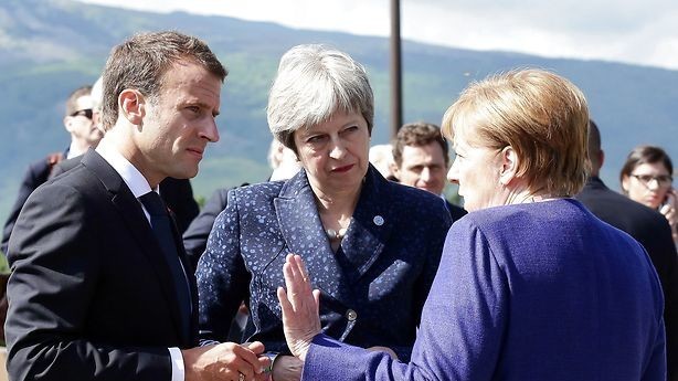 Medier: May bøjer sig for brexitpres - klar til at blive i toldunion med EU i årevis