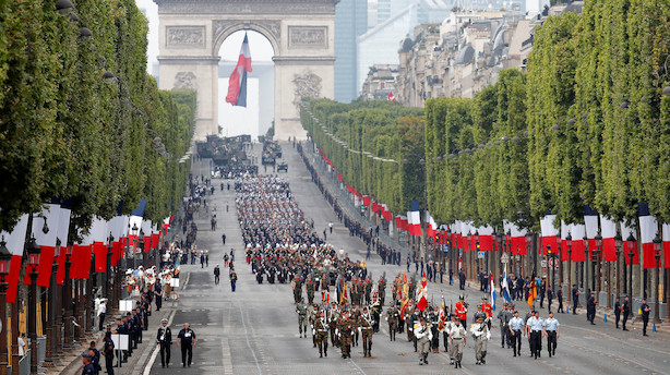 Macron viser EU's militære styrker frem i Bastille-parade