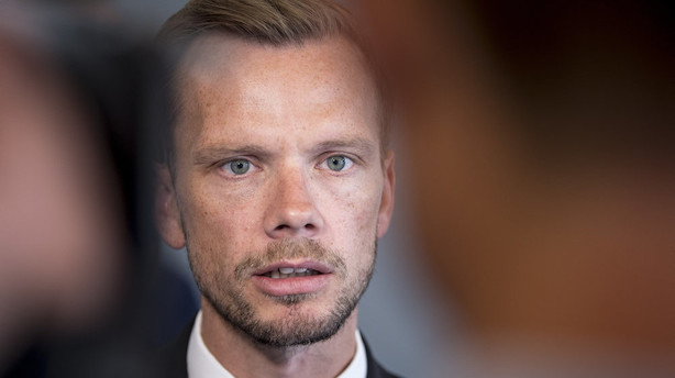 Minister om fagforeningspres: Politikere skal holde fingrene væk