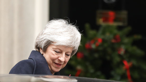 Theresa May besejrer brexitfløjen og vinder lederopgør