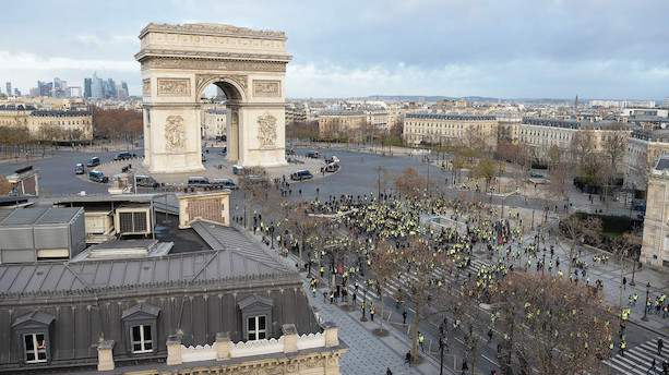 Politiet i Paris anholder 278 mens 8000 betjente gør klar til kamp