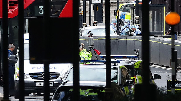 Politiet: Påkørsel ved Londons parlament ligner bevidst handling