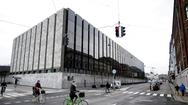 Negative renter til privatkunder kan give bankerne milliarder - men Nationalbanken mener ikke, at det er nok til at vende den skrantende indtjening